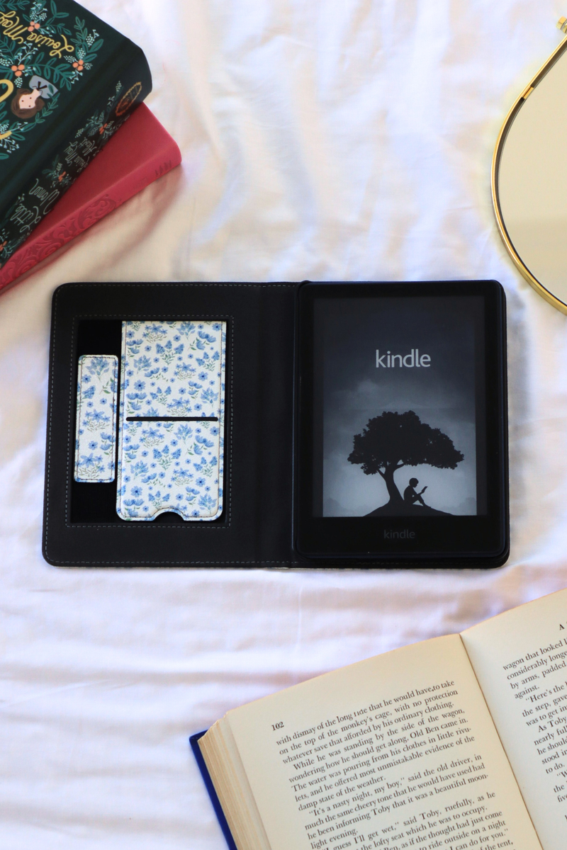 【中古】Anywhere Book Case Booked & Busy Kindle Case – Lash Next Door