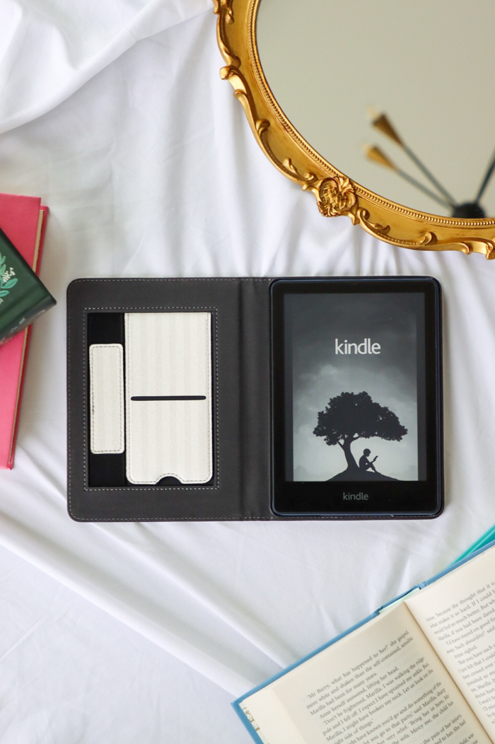 me + fictional characters kindle case 