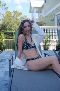 girl wearing black & white floral bikini