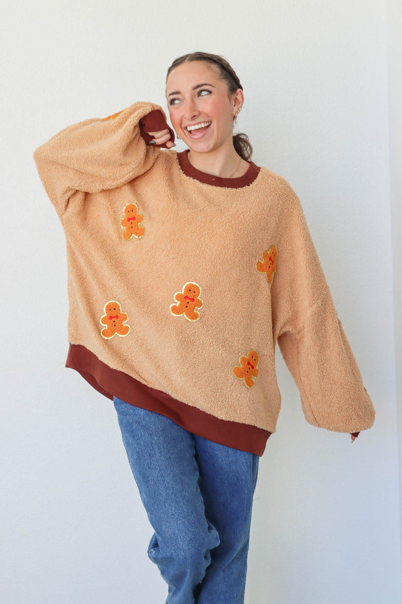 girl wearing tan gingerbread sherpa crewneck