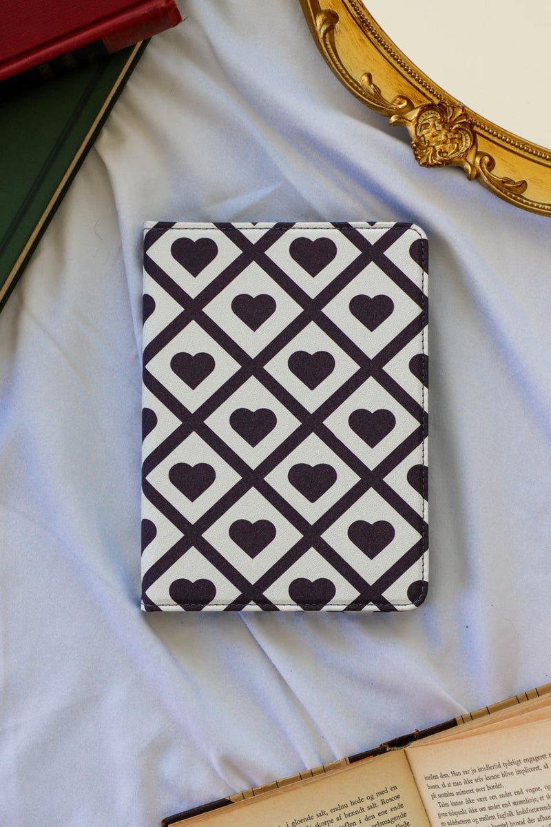 black & white heart kindle case