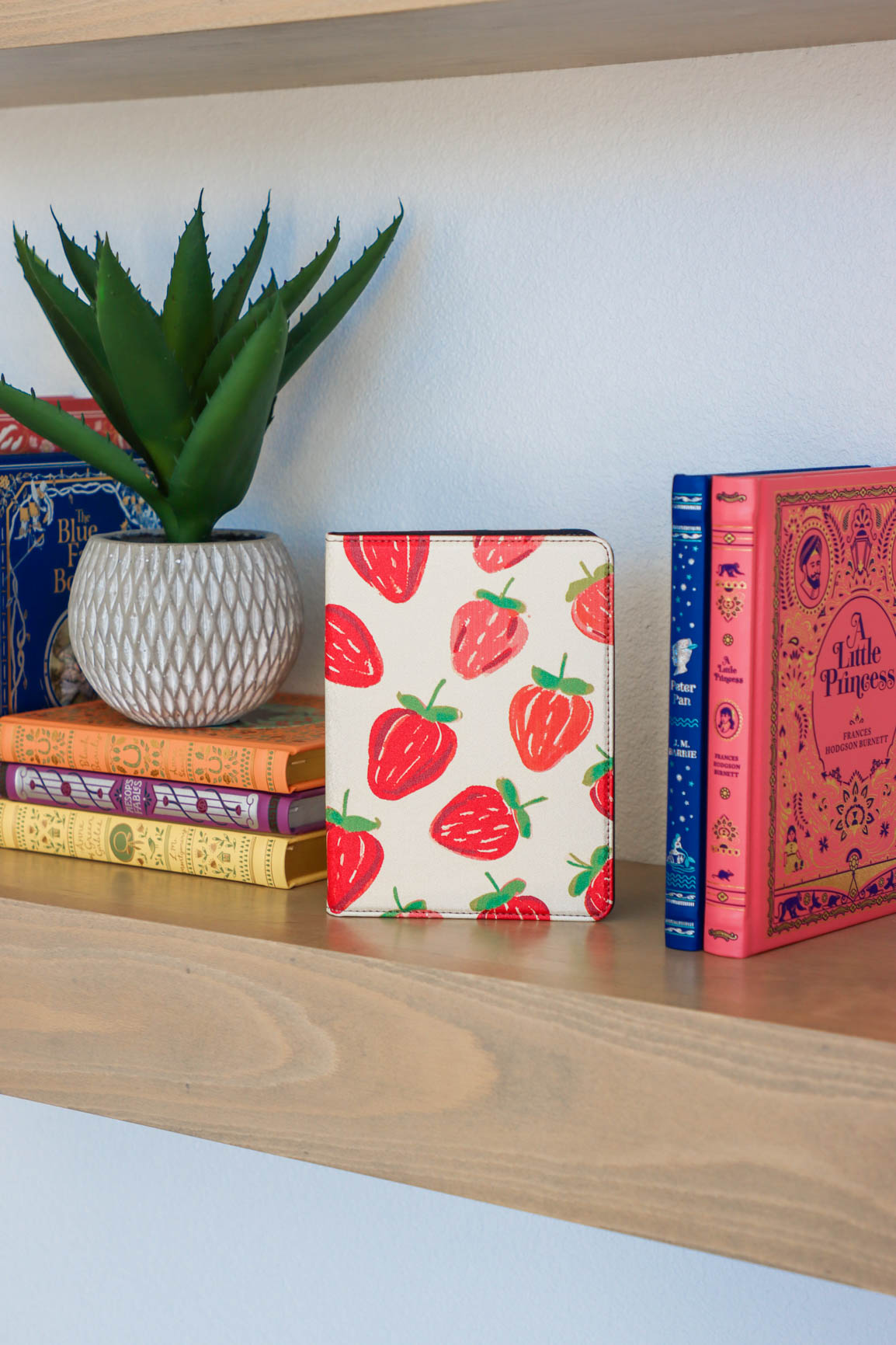 Bible　苺編みタブレットケース Berry Sweet Kindle Case – Lash Next Door