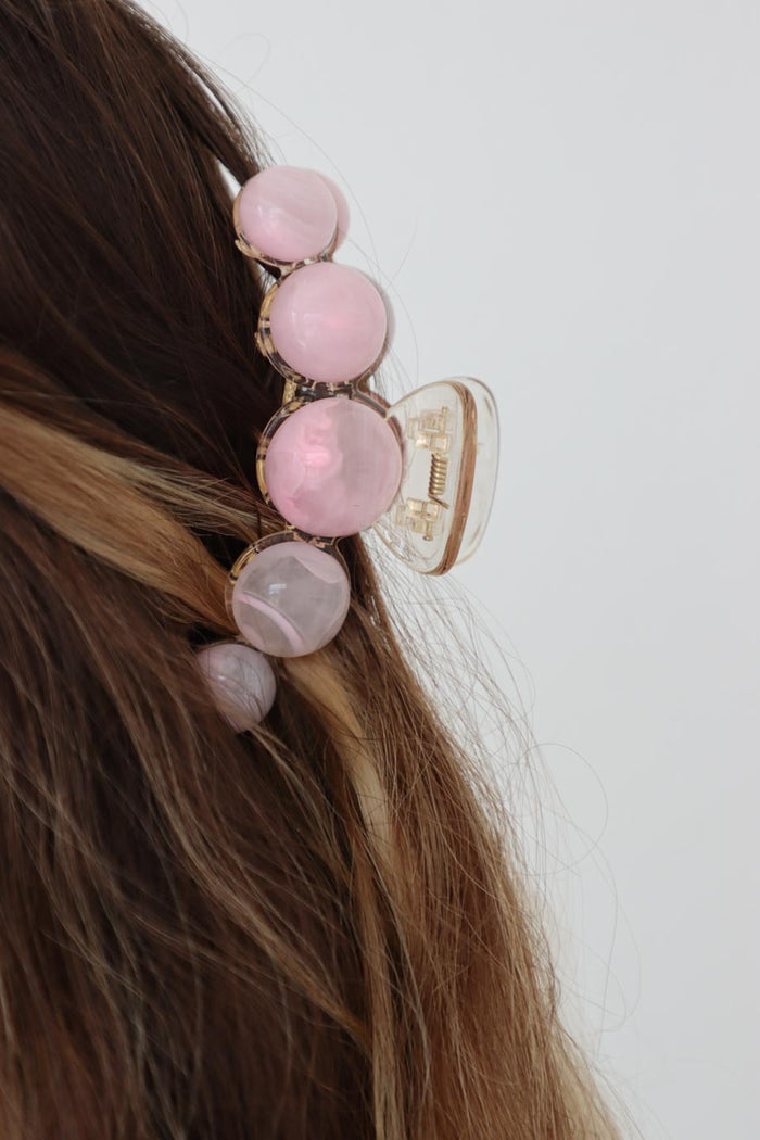 girl wearing pink pearl hair clip