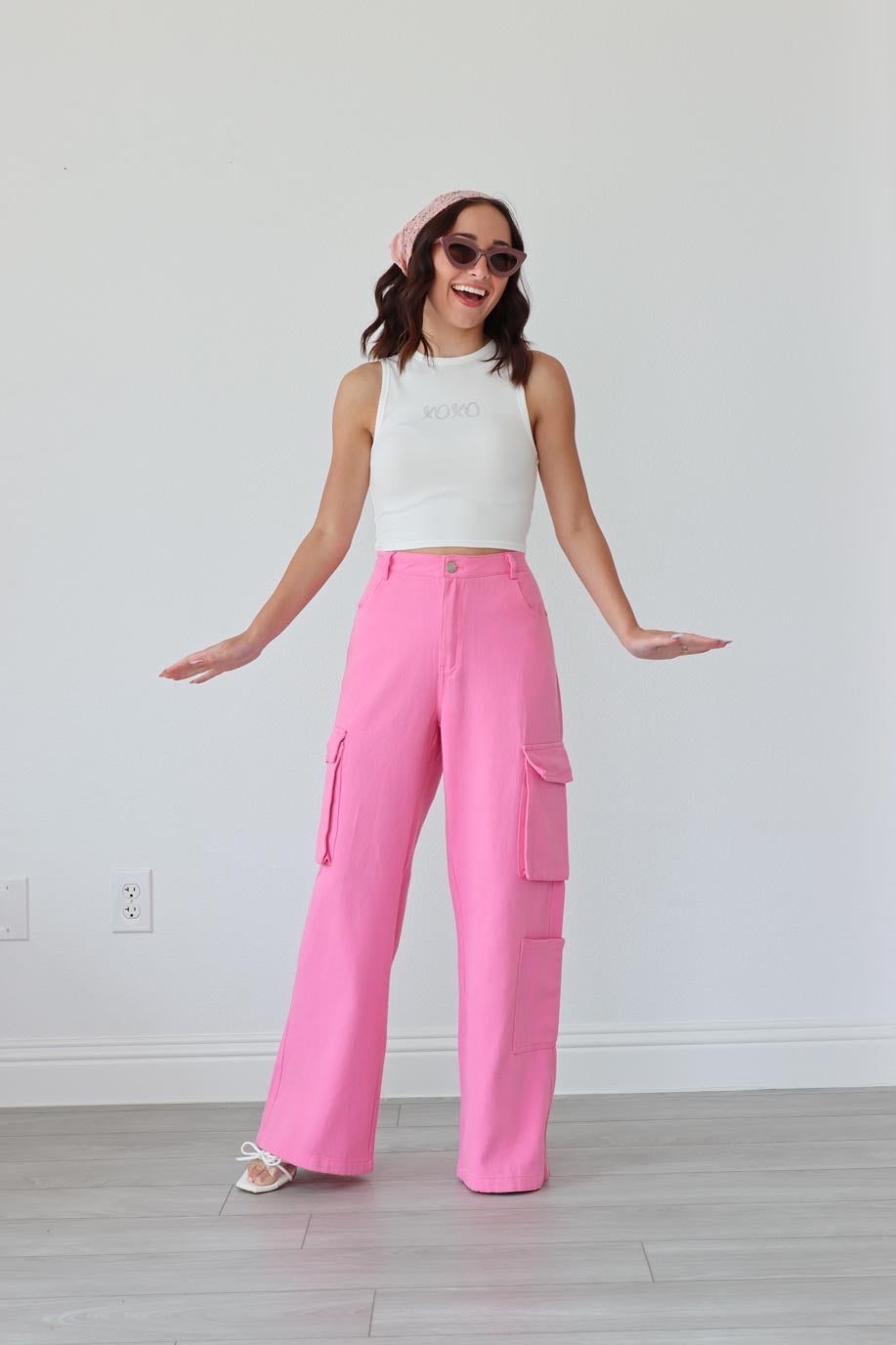 girl wearing hot pink cargo pants