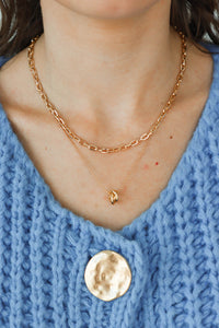 gold chain and pendant necklace