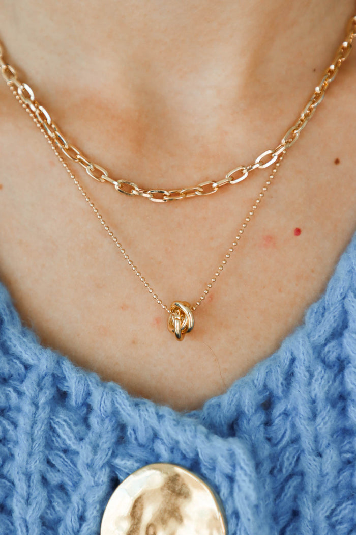 gold chain and pendant necklace