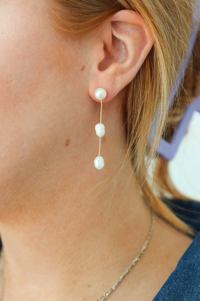 gold & pearl drop earrings