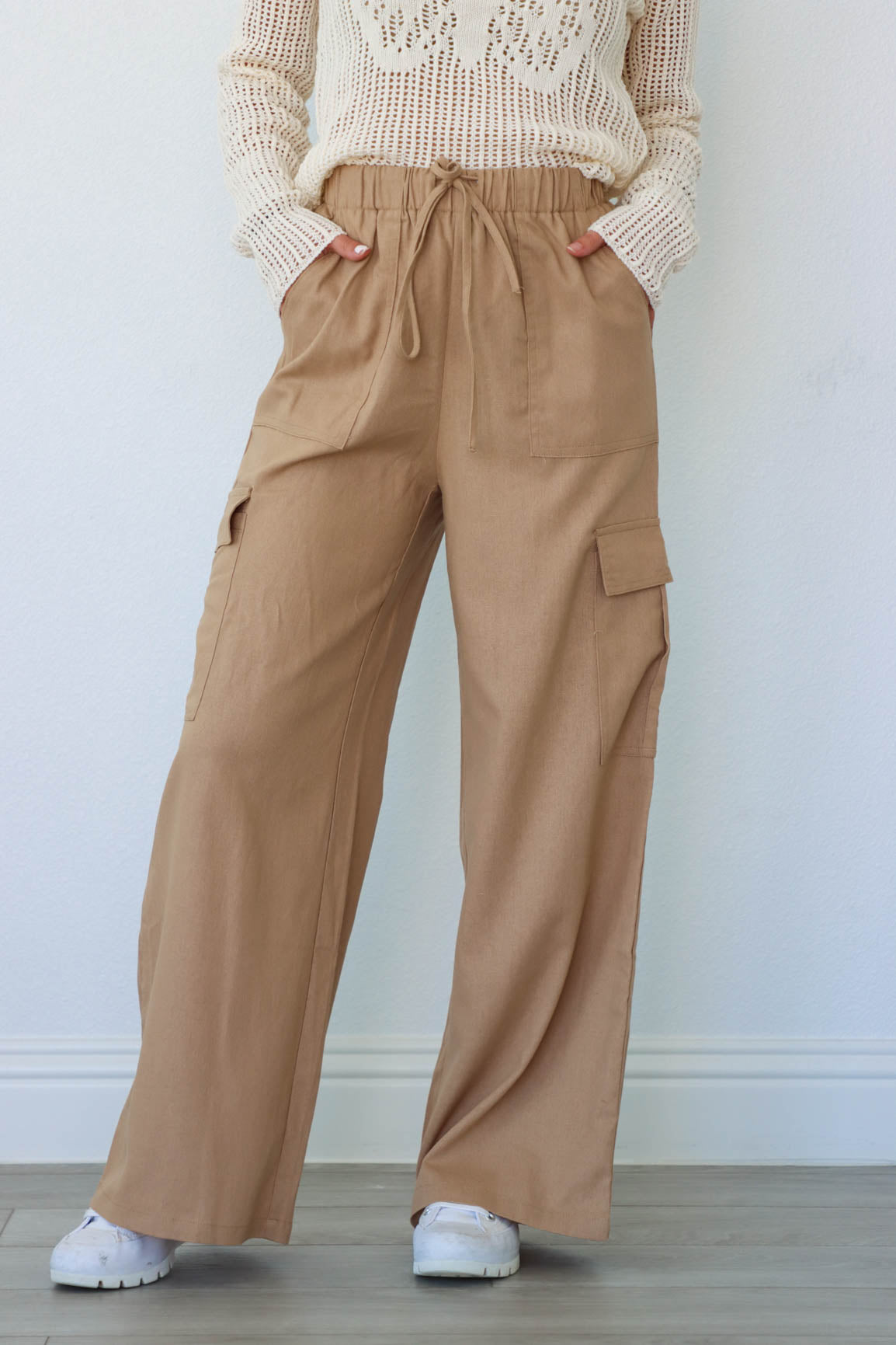 girl wearing brown cargo linen pants