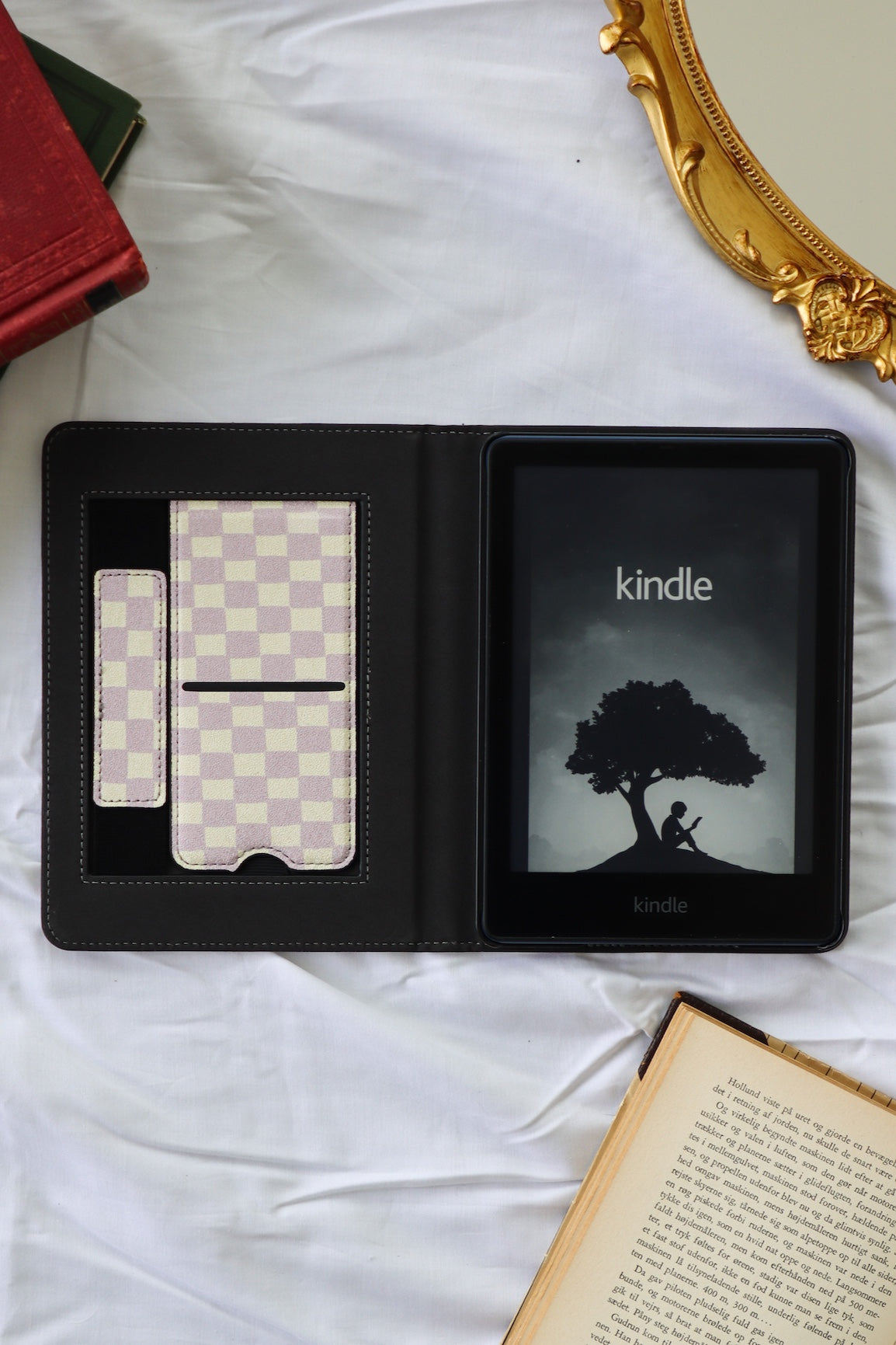 Checkmate Kindle Case – Lash Next Door