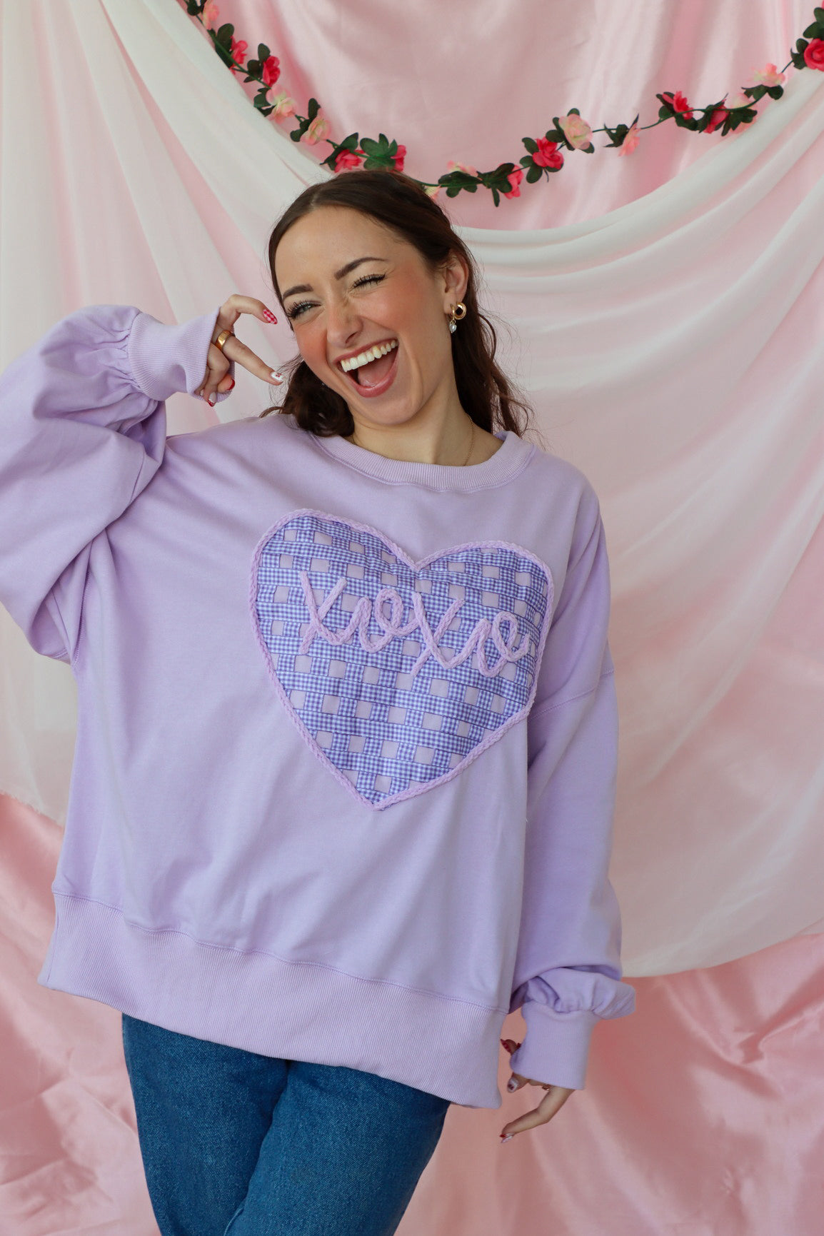 girl wearing light purple "xoxo" top