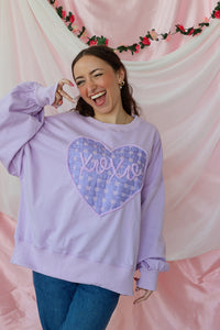 girl wearing light purple "xoxo" top