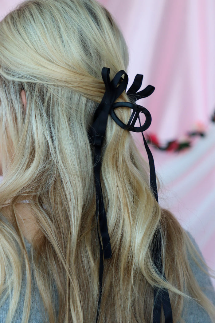 girl wearing black bow hair clip