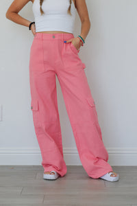 girl wearing hot pink cargo pants