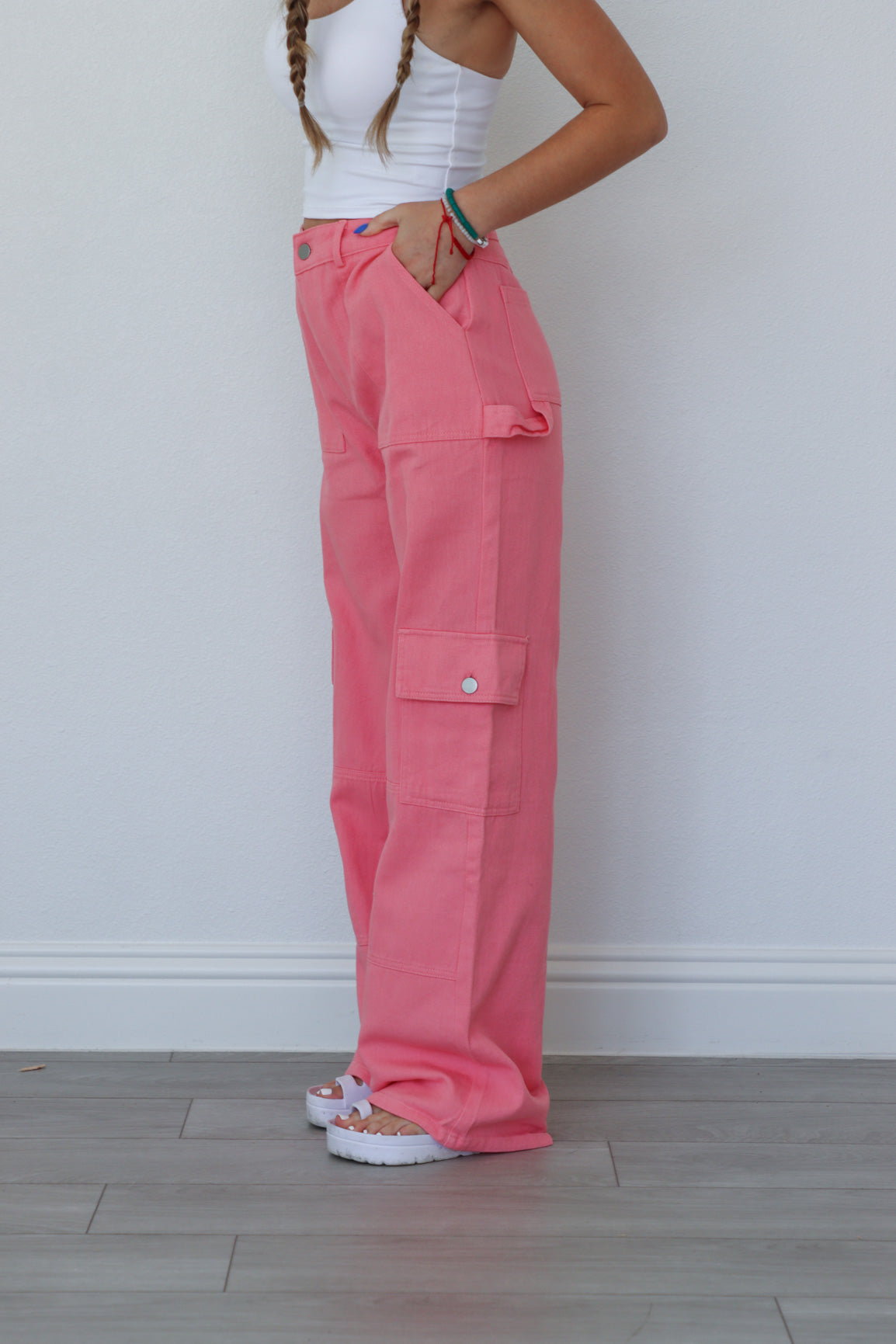 girl wearing hot pink cargo pants