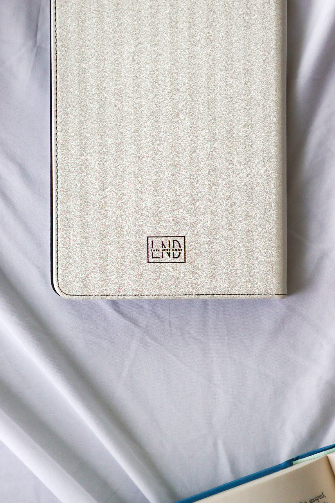 EXO✕MCM 　限定500個　カードケース　ストーリーブック Me + Fictional Characters Kindle Case – Lash Next Door