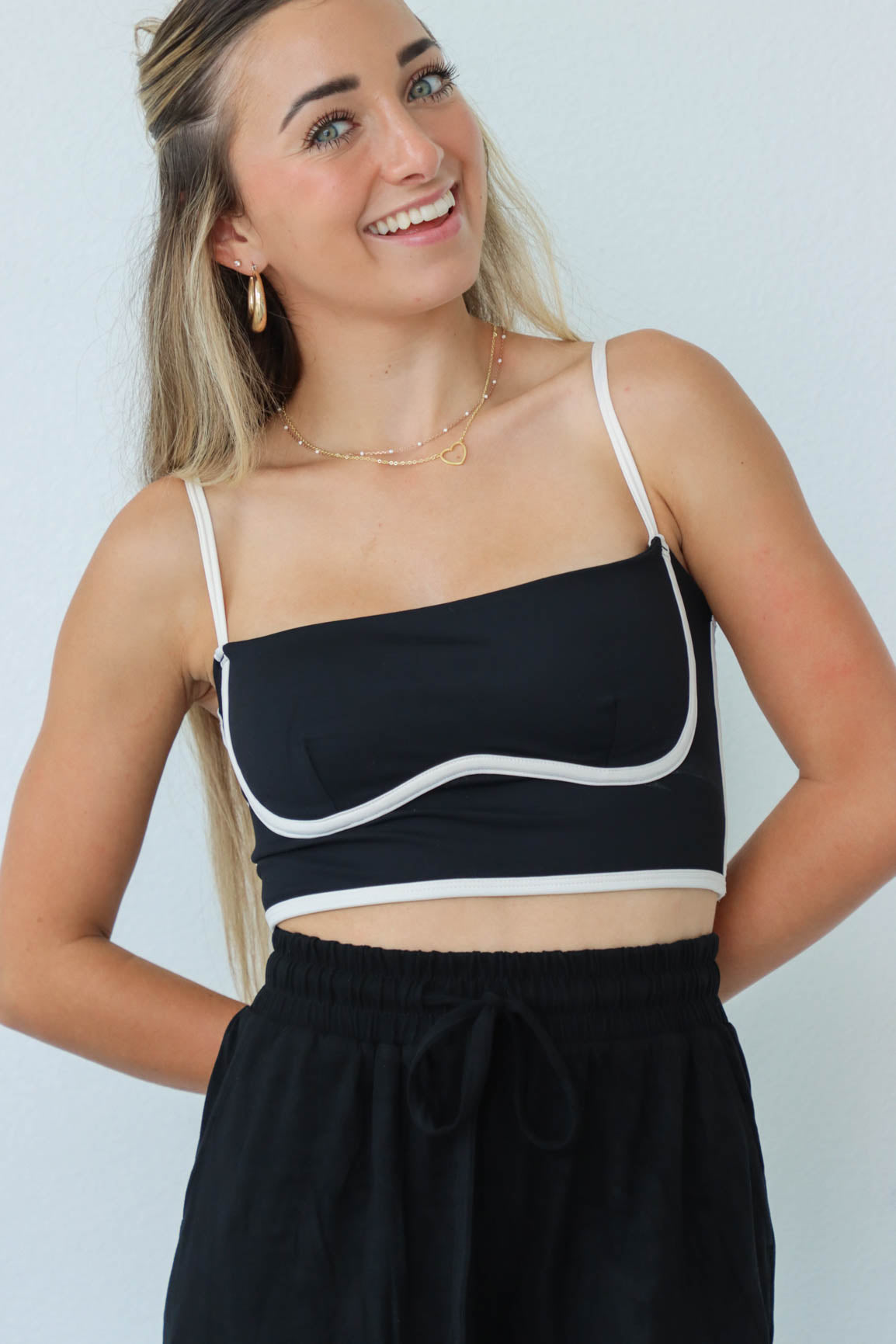 girl wearing black and white cropped athletic tank top