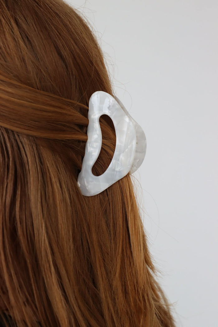 girl wearing white acrylic clip in her hair