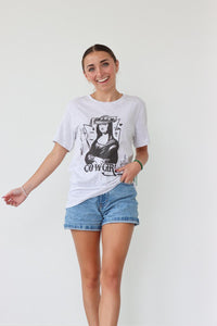 girl wearing gray mona lisa cowgirl graphic t-shirt