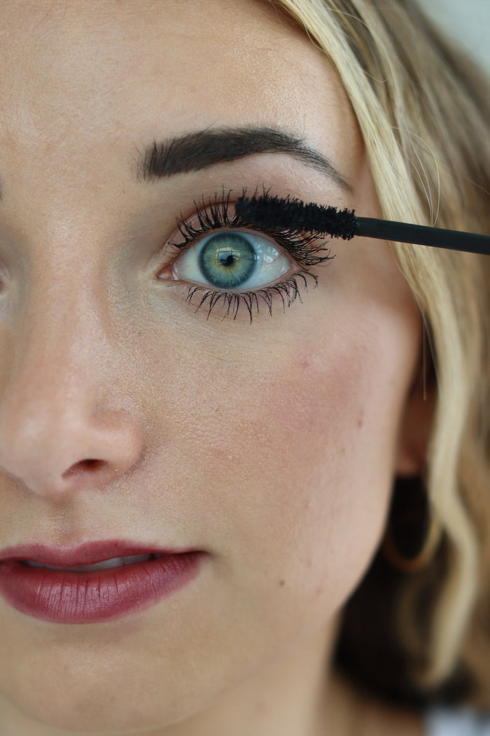 girl using mascara wand