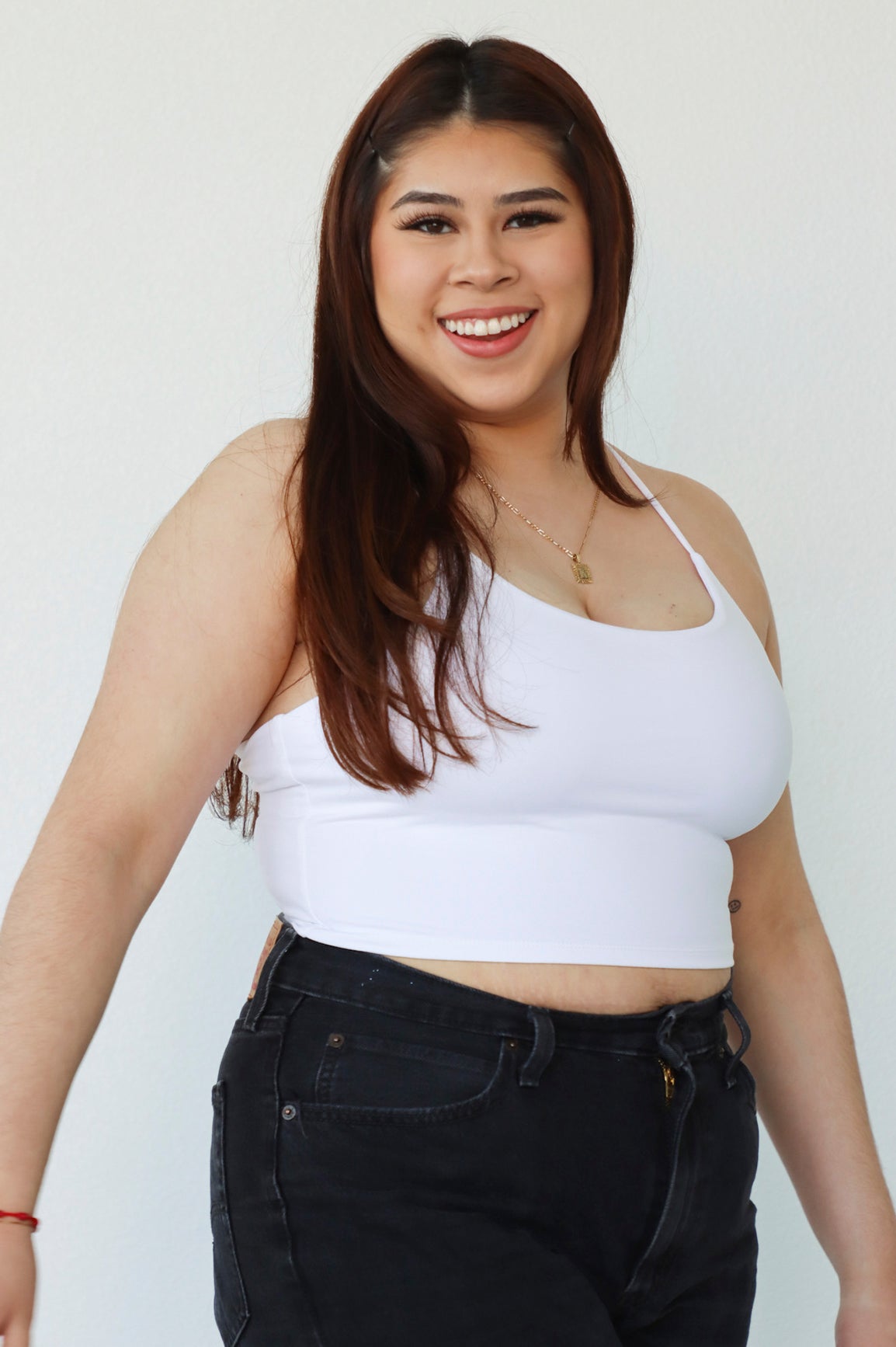 female model that is 5'5" wearing a size 2xl white athletic tank top with padding