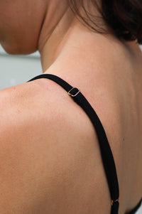 up close of adjustable strap detail